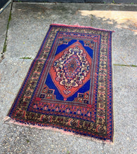 Load image into Gallery viewer, Navys / Rust / Tans Antique Wool Rug 4x6